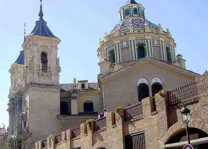 Junto A Catedral